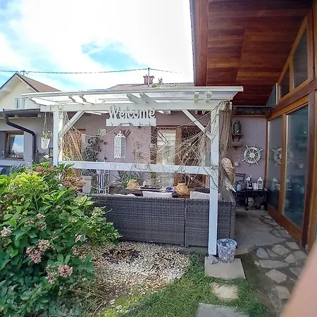 Homestay Art With Outdoor Kitchen