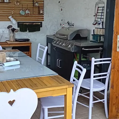 Art With Outdoor Kitchen *