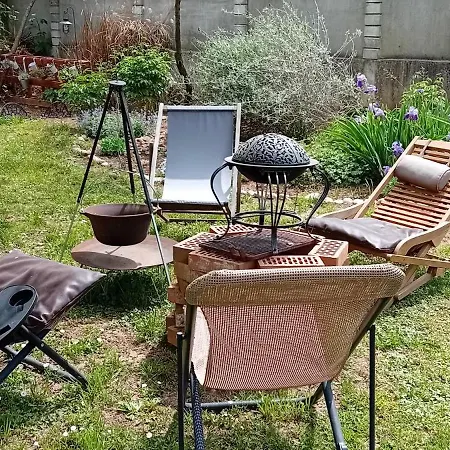 Homestay Art With Outdoor Kitchen