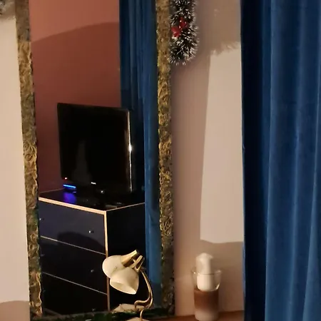 Art In Rose Nastanitev v družini